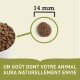 Gros plan de croquettes pour animaux dans un bol, présentant une seule croquette de 14 mm et le texte : "UN GOÛT DONT VOTRE ANIMAL AURA ENVIE."