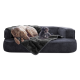 Ein großer, hellbrauner Hund und ein kleiner, dunkler Pudel ruhen sich auf einem plüschigen, dunkelgrauen Hundebett aus, das mit einer weichen Decke bedeckt ist.