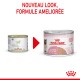 Deux boîtes de nourriture pour animaux Royal Canin : "Pediatric Weaning" pour les chatons et "Mother & Babycat" pour 1-4 mois. Texte : "NOUVEAU LOOK, FORMULE AMELIORÉE."