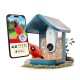 Ein lebendiger roter Kardinal sitzt auf einem Vogelhaus mit einer Kamera, neben einem Smartphone, das eine 4,8-Sterne-Bewertung und "NEUE" Funktionen anzeigt.