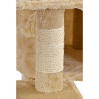 Nahaufnahme eines beigen Katzenbaumstamms, der mit natürlichem Sisal-Seil umwickelt ist, mit weichem Plüschstoff und einem baumelnden Pom-Pom-Spielzeug.