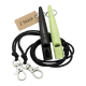 Zwei Hundetrainingspfeifen (schwarz und limette) an schwarzen Bändern mit Metallclips und Anhänger mit der Aufschrift '2 Stück'.