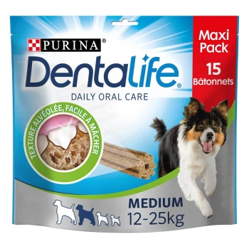 Friandises pour chiens Purina Dentalife Daily Oral Care en Maxi Pack, contenant 15 bâtonnets pour chiens de taille moyenne (12-25 kg), avec un design texturé pour une mastication facile.