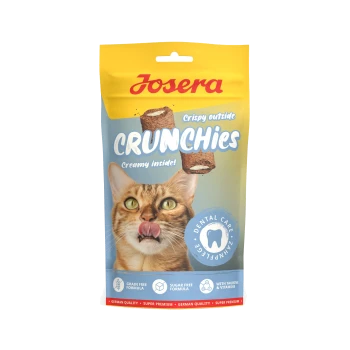 Josera Crunchies Katzenleckerlis Verpackung mit einer Katze, die sich die Lippen leckt, beschriftet mit knusprig außen, cremig innen, Zahnpflege, getreidefrei, zuckerfrei, mit Taurin & Vitaminen.