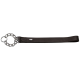 Schwarze Hundeleine mit einer Metallkette und Ringbefestigung, mit einem kleinen Logosticker am Griff.
