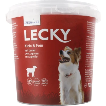 Un conteneur rouge étiqueté 'LECKY' avec une image d'un chien heureux, avec un texte indiquant qu'il contient 70 % de viande, sans gluten, et est une collation molle.