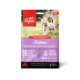 Emballage de nourriture pour chat Orijen Kitten mettant en avant un chaton joueur sur l'herbe, soulignant "90 % d'ingrédients animaux de qualité" et "frais ou cru".