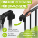 Haustiergate, das mit einer Hand demonstriert wird. Der Text hebt die einfache Bedienung hervor, öffnet in Fahrtrichtung, verriegelt bei 90° und schließt automatisch.