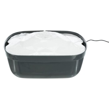 Haustier-Wasserbrunnen in Dunkelgrau mit einem fließenden Wassermerkmal, entworfen, um Haustiere hydratisiert zu halten.