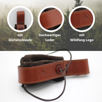 Braunes Leder-Haustierzubehör mit Gürtelschlaufe, mit dem Wildfang-Logo und einem weichen, dunklen Stoffinnenraum.