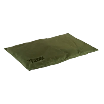 Grünes Hundebett mit dem Text "Doggy Duvet" in Schwarz gedruckt, mit einem einfachen, rechteckigen Design.