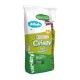 Eine Tüte Versele-Laga Crispy Futter für kleine Säugetiere, mit buntem Text mit "delish," "yum!" und "oh!" auf einem grünen und weißen Hintergrund.