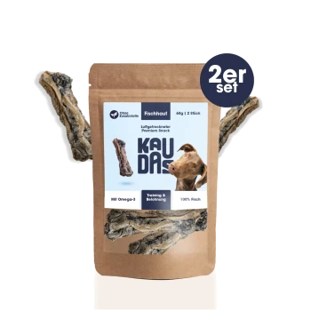 Hundeleckerli-Verpackung mit getrockneten Fischhaut-Snacks, beschriftet mit "KAU DAS", mit einem Foto eines Hundes, 60g, 2 Stück und Omega-3-Vorteilen.