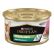Une canette de nourriture pour chats Purina Pro Plan Stérilisé présentant un chat gris sur l'étiquette, avec un couvercle à languette et un accent vert.