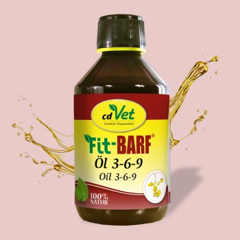 Flasche mit cdVet Fit-BARF Öl 3-6-9 mit Ölspritzern, beschriftet mit '100% Natur' und 'Öl 3-6-9' auf einem rosa Hintergrund.