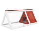 Ein dreieckiges Haustierhaus mit einem rot-weißen Design, mit einem Netz vorne zur Belüftung und einem kleinen Eingang an der Seite.