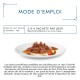 Aliment humide pour chat effiloché sur assiette blanche avec tomate et concombre ; texte en français MODE D'EMPLOI et 3-4 SACHETS/JOUR
