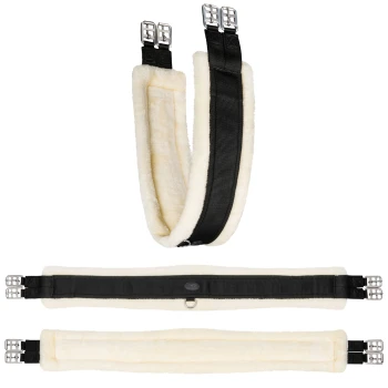 Ein weicher, cremefarbener Fleece-Gurt mit schwarzen Nylonriemen und Metallverschlüssen, in drei Positionen präsentiert.