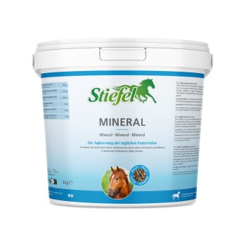 Weißer Eimer mit der Aufschrift "Stiefel MINERAL" und einem Pferdebild, das angibt, dass er Mineralien mit Vitaminen und Spurenelementen enthält.
