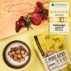 Holzschneidebrett mit rohem Fleisch, Rosmarin, Haustierleckerlis und "FAWLY Petfood Pure Bites Lamm" Verpackung, die mit 4,8 von 5 Pfoten bewertet ist.