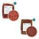 Zwei Pakete Haustierfutter, eines beschriftet mit "Geflügelinnereien-Mix, 500 g" und das andere "Rinderherz, 500 g," mit einer Schüssel mit Hackfleisch in der Mitte.