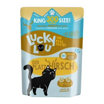 Kleurvolle "Lucky Lou" huisdiervoedingszak met een zwart kat silhouet, met de tekst "Poultry & Venison met Appel," "96% vlees," "Graan vrij," en "Geen toegevoegde suiker."