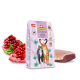 Eine Tüte GranataPet DeliCATessen Ente Katzenfutter mit Illustrationen einer schwarzen und orangefarbenen Katze, Granatapfelkernen und Entenfleisch.