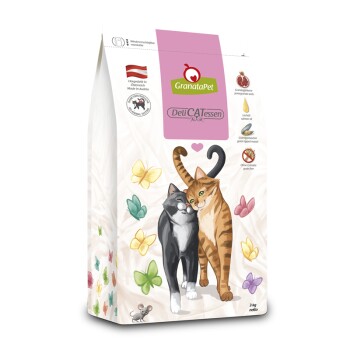 Eine 3 kg Tüte GranataPet DeliCATessen Katzenfutter mit einer verspielten Illustration einer schwarz-orange gestreiften Katze, umgeben von bunten Schmetterlingen.