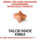 Maßgeschneiderte Kroketten für Deutsche Schäferhunde, mit einem sternförmigen Krokettenstück, mit Text in Deutsch und Englisch.