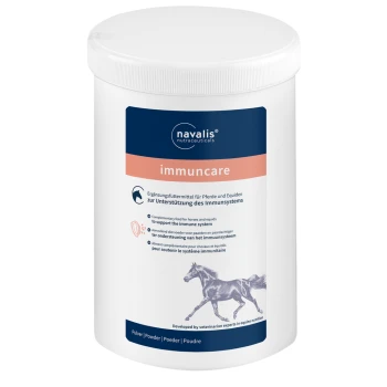 Weißer Behälter mit "immuncare"-Pulver für Pferde, mit mehrsprachigem Text über die Unterstützung des Immunsystems und einer Pferdeillustration.