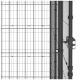 Schwarzer Metall-Haustierkäfig mit Gitterpaneelen und einem sicheren Verschlussmechanismus, entworfen für die Sicherheit und Eingrenzung von Haustieren.