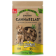 Sac de collations naturelles pour animaux de compagnie mettant en vedette un petit chien à côté de cubes de friandises. Le texte met en avant 70 % de poulet, 7,5 % d'herbes et sans céréales.