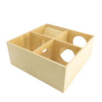 Holzkiste zur Aufbewahrung von Haustierspielzeug mit vier Fächern und runden Öffnungen, entworfen zur Organisation von Haustierspielzeug.