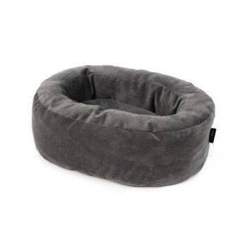 Graues Cord-Oval-Katzenbett mit erhöhten Seitenpolstern und kleinem schwarzem Etikett vor weißem Hintergrund.