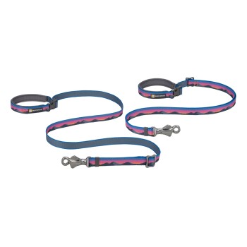 Bunte Hundeleine mit Bergdesign, mit einem stabilen Clip und gepolsterten Griffen, beschriftet mit "RUFFWEAR."