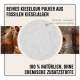 Reines Kieselgur-Pulver aus fossilen Kieselalgen, extra fein, 100% natürlich, ohne chemische Zusatzstoffe; Bilder von Hühnern im Hintergrund.