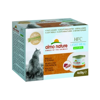 Almo Nature HFC Light Meal Katzenfutterverpackung, mit einem Foto einer Katze, mit dem Text "4 leichte Mahlzeiten" und Geschmäckern: Huhn und Thunfisch.