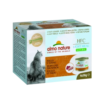 Opakowanie karmy dla kotów Almo Nature HFC Light Meal, z zdjęciem kota, z tekstem wskazującym "4 lekkie posiłki" i smakami: kurczak i tuńczyk.