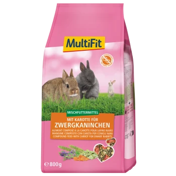 Roze MultiFit 800 g zak wortelvoer voor dwergkonijnen, gelabeld 'Mit Karotte für Zwergkaninchen', met afbeeldingen van konijnen.
