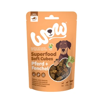 WOW Superfood Soft Cubes 150 g Pferd Verpackung von 'WOW' Superfood Soft Cubes für Hunde, mit einer Illustration eines braunen Hundes, mit Text, der 'Pferd + Fenchel' und '100% Natürlich' hervorhebt.