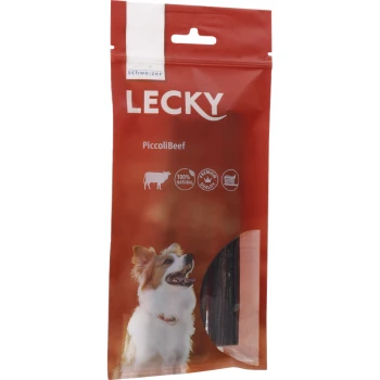 Piccoli Beef 15cm 50 g Eine rote Verpackung für Lecky Piccoli Rindfleisch-Hundeleckerlis mit einem lächelnden Hund auf der Vorderseite, beschriftet mit "100% Natürlich" und "Premium Qualität."