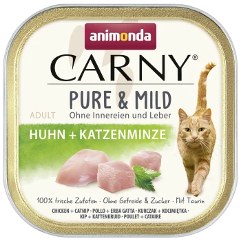 Karma dla kotów Animonda CARNY Pure & Mild – Huhn + Katzenminze (kurczak + kocimiętka); kawałki kurczaka i pomarańczowy kot.