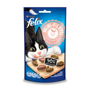 Eine verspielte schwarz-weiße Katze auf blauer Felix-Leckerliverpackung, die Hühner- und Lachsfilets mit "90% Leckerlis, reich an Fleisch" zeigt.