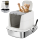 Geschlossene weiße Katzentoilette mit durchsichtiger Schwingtür, Edelstahlboden und Schaufel; orangegetigerte Katze greift darin nach oben.