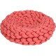 Ein gemütliches, rundes Haustierbett in einer sanften Korallenfarbe, mit einem geflochtenen Design für Komfort und Stil.