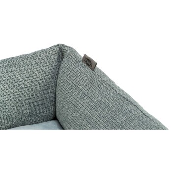 Graue Haustierbett-Ecke mit strukturiertem Stoff und einem kleinen Etikett mit der Aufschrift "TRIXIE."