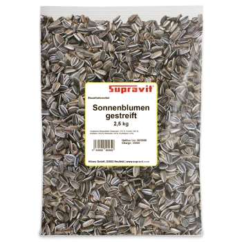 Nahaufnahme von schwarz-weiß gestreiften Sonnenblumenkernen, einige mit aufgebrochenen Schalen, aus einem Online-Tierfachgeschäft.