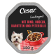 Cesar‑Etikett: weißer Westie und roter Topf mit Rindereintopf; sichtbarer Text „Mit Rind, Nudeln, Karotten und Petersilie“ und 150 g