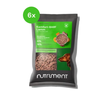"Komfort-BARF Lamm" Hundefutterverpackung mit grünem Etikett, rohen Lammkugeln, dem Gesicht eines Hundes und Nährwertangaben: 81% Protein, 19% Fett.