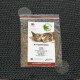 Eine Packung Katzenminze mit der Aufschrift 'Katzenminze', die eine verspielte Katze auf der Vorderseite zeigt, mit Übersetzungen von 'catnip' in mehreren Sprachen.